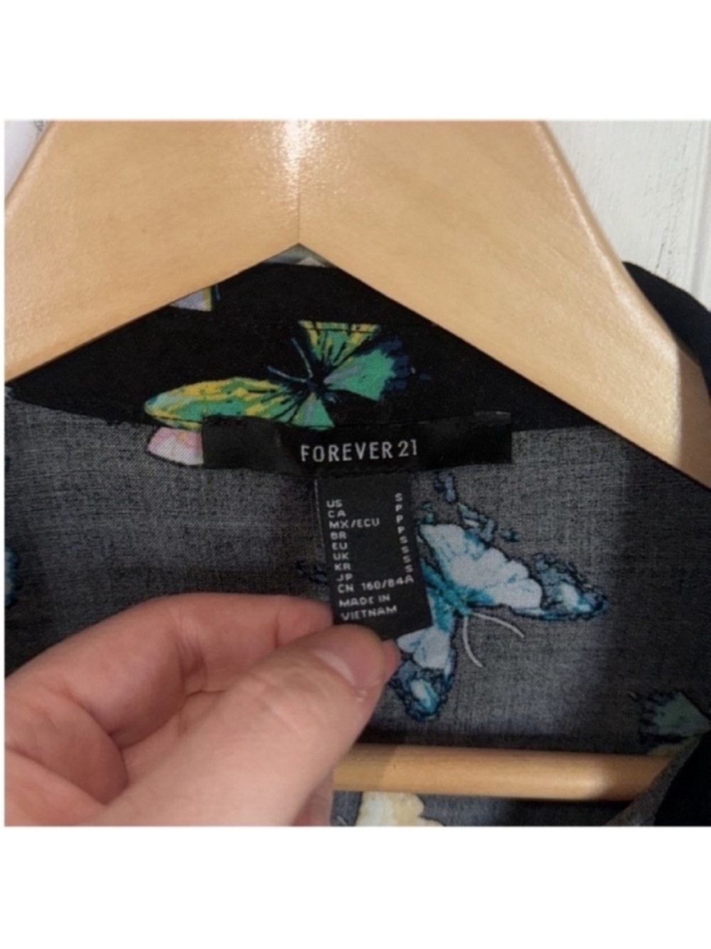 Forever 21 Cropped Button-Up Butterfly Print Top Black Size S - Picture 5 of 6